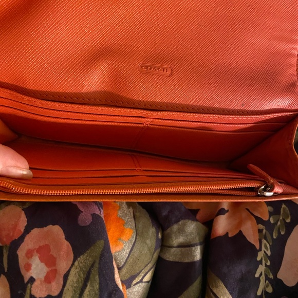 Coach wallet. CORAL IN COLOR. Great condition - Picture 4 of 11